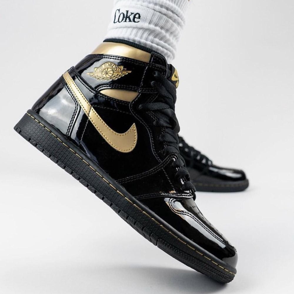 Air Jordan 1 Retro High OG 'Black Metallic Gold'- Streetwear Fashion - thesclo.com