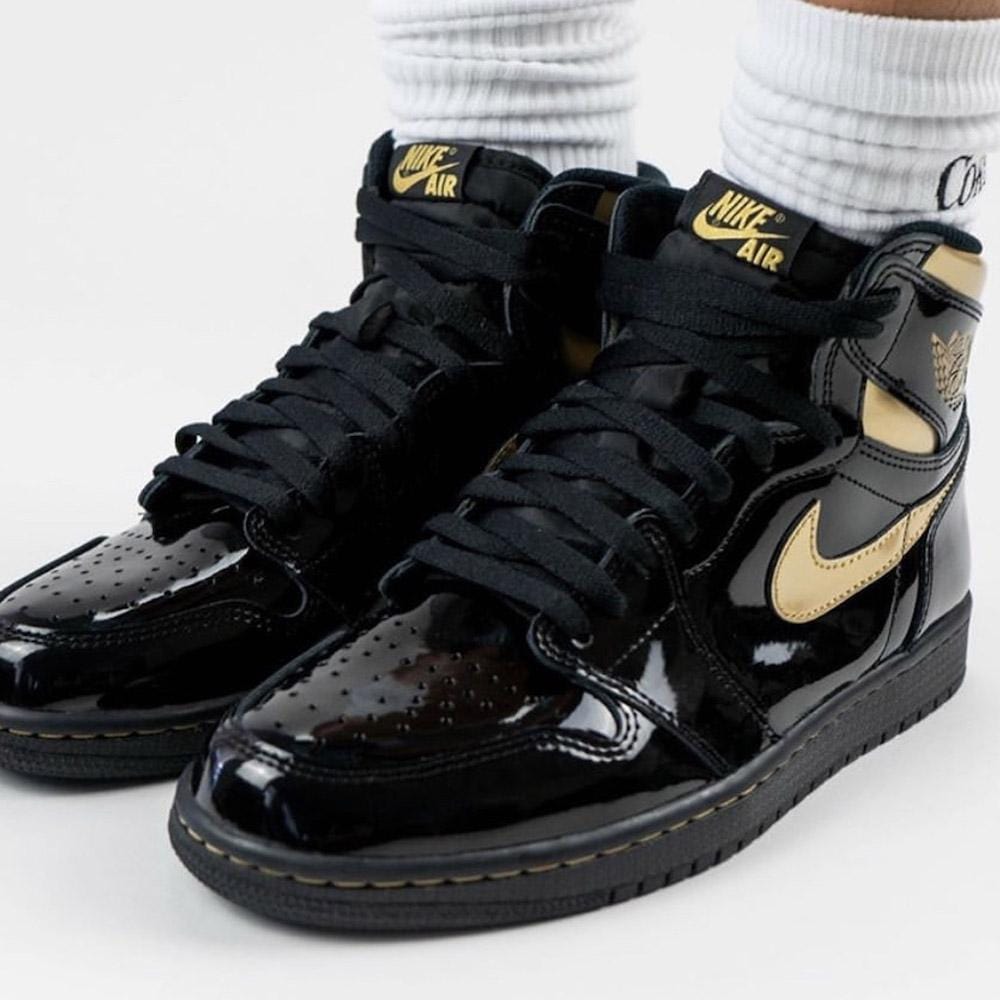 Air Jordan 1 Retro High OG 'Black Metallic Gold'- Streetwear Fashion - thesclo.com