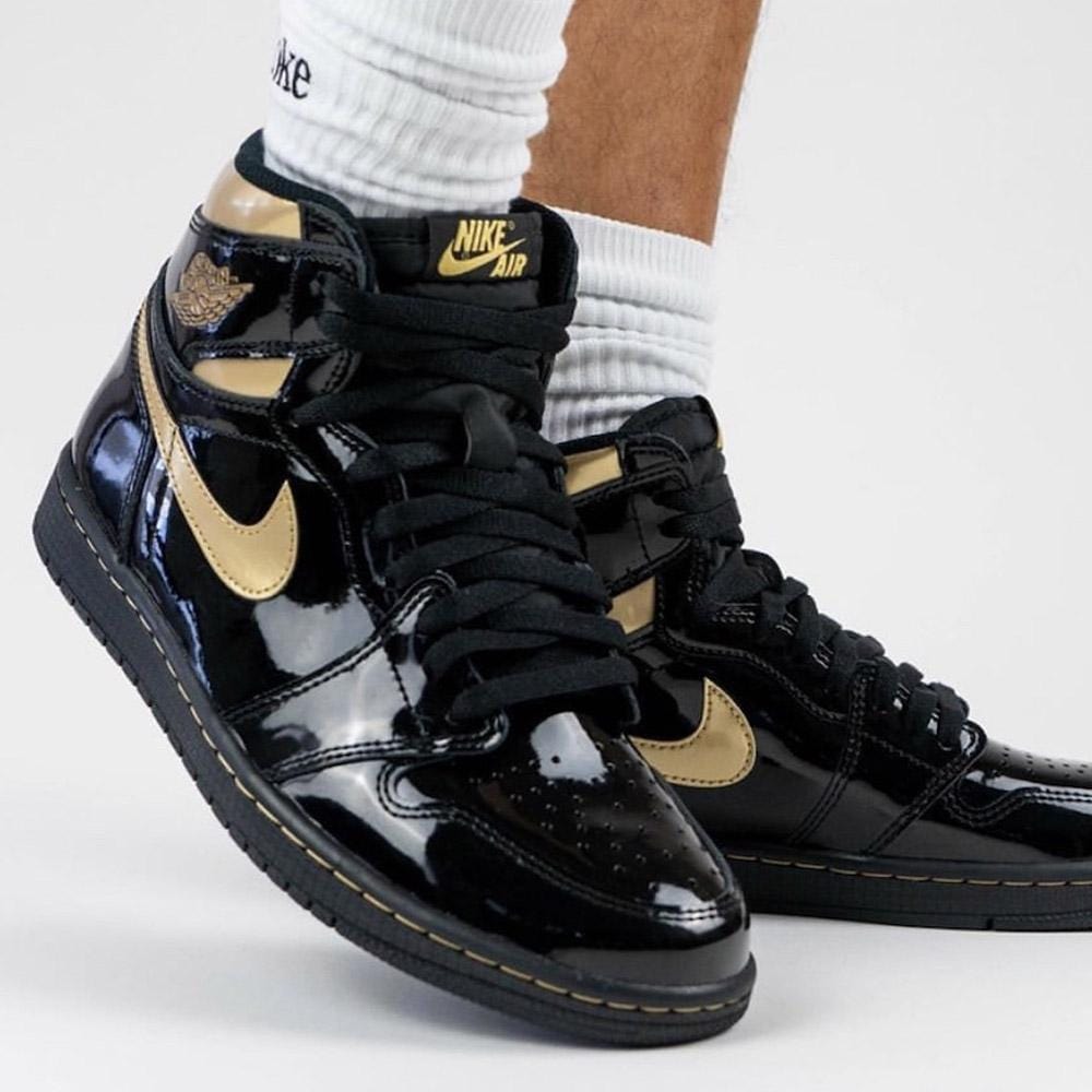 Air Jordan 1 Retro High OG 'Black Metallic Gold'- Streetwear Fashion - thesclo.com