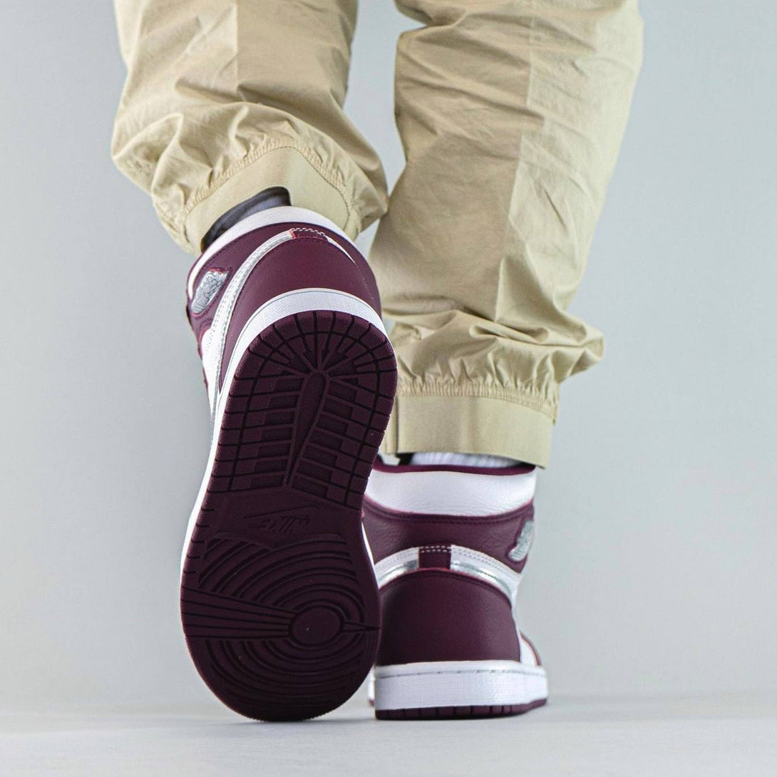 Air Jordan 1 Retro High OG 'Bordeaux'- Streetwear Fashion - thesclo.com