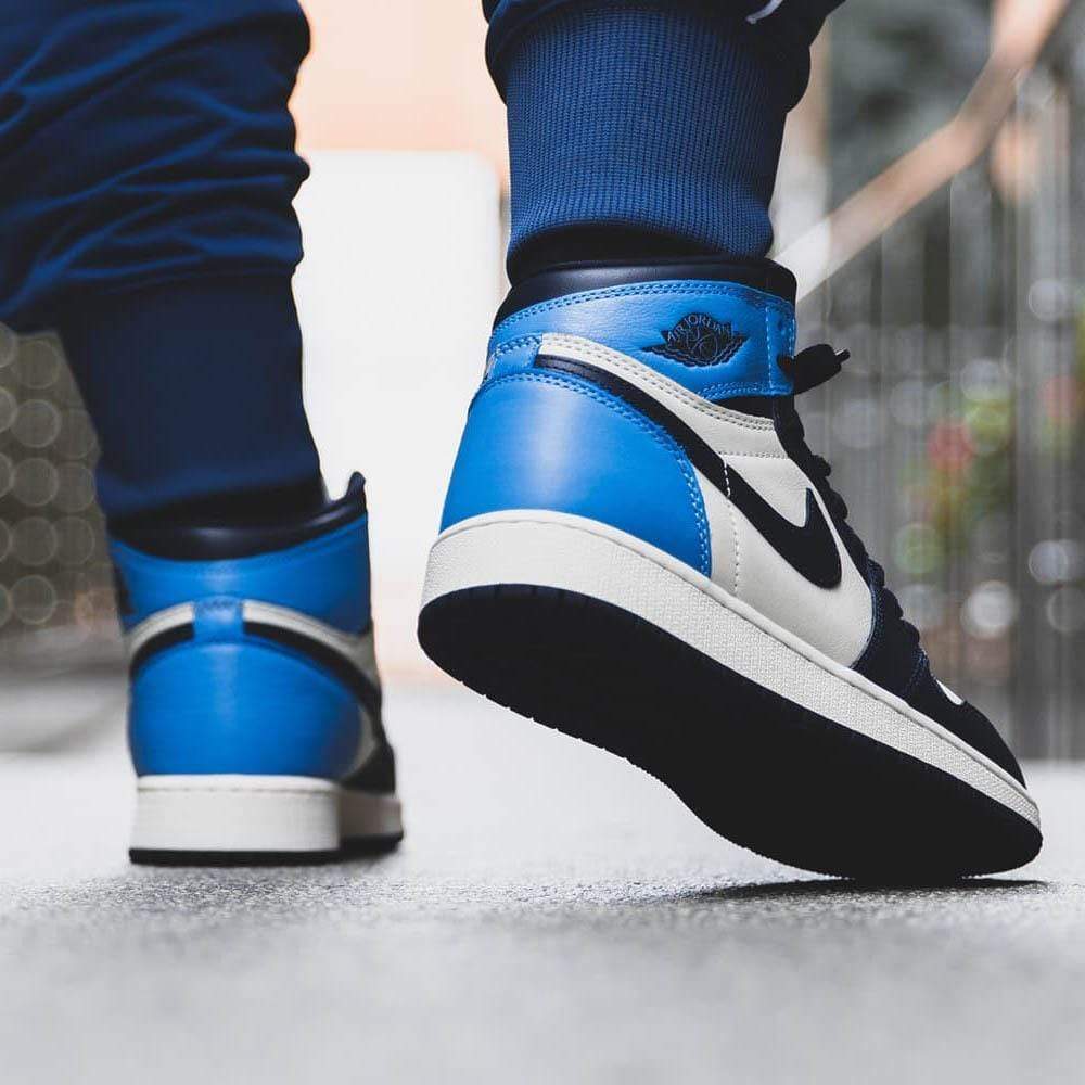 Air Jordan 1 Retro High OG 'Obsidian' UNC- Streetwear Fashion - thesclo.com