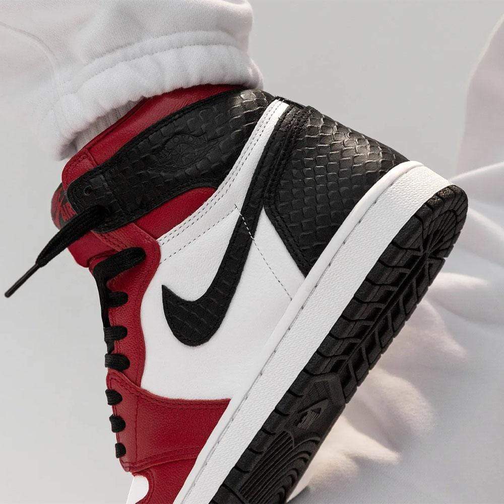 Air Jordan 1 Retro High Satin Snake Chicago (W)- Streetwear Fashion - thesclo.com