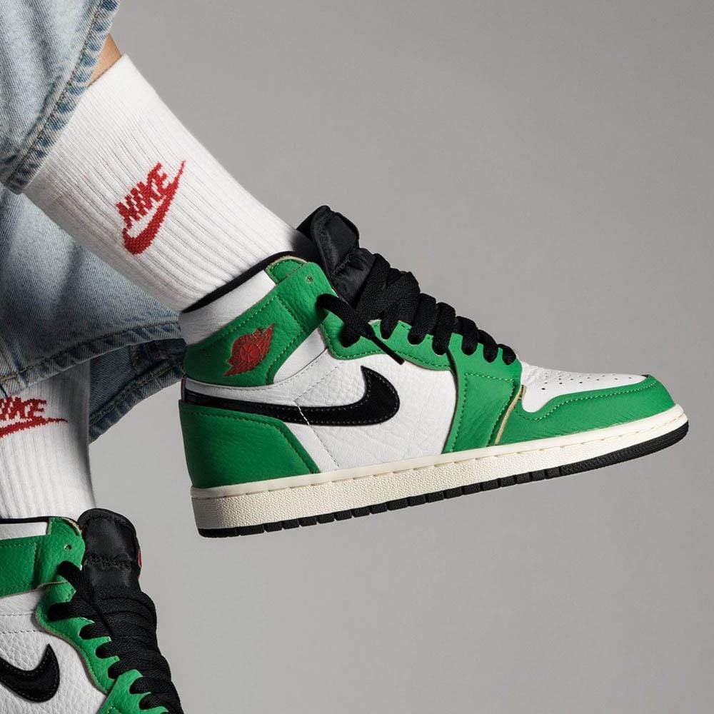 Air Jordan 1 Wmns Retro High OG 'Lucky Green'- Streetwear Fashion - thesclo.com