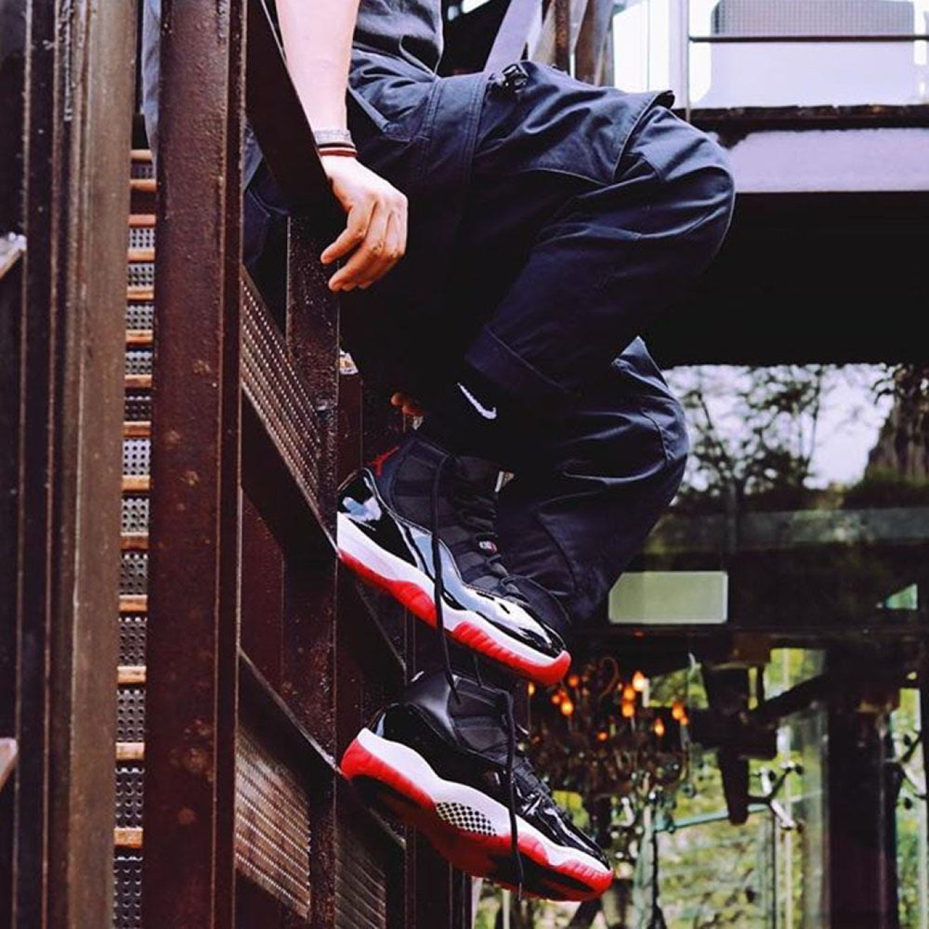 Air Jordan 11 Retro 'Bred' 2019 - Streetwear Fashion - thesclo.com