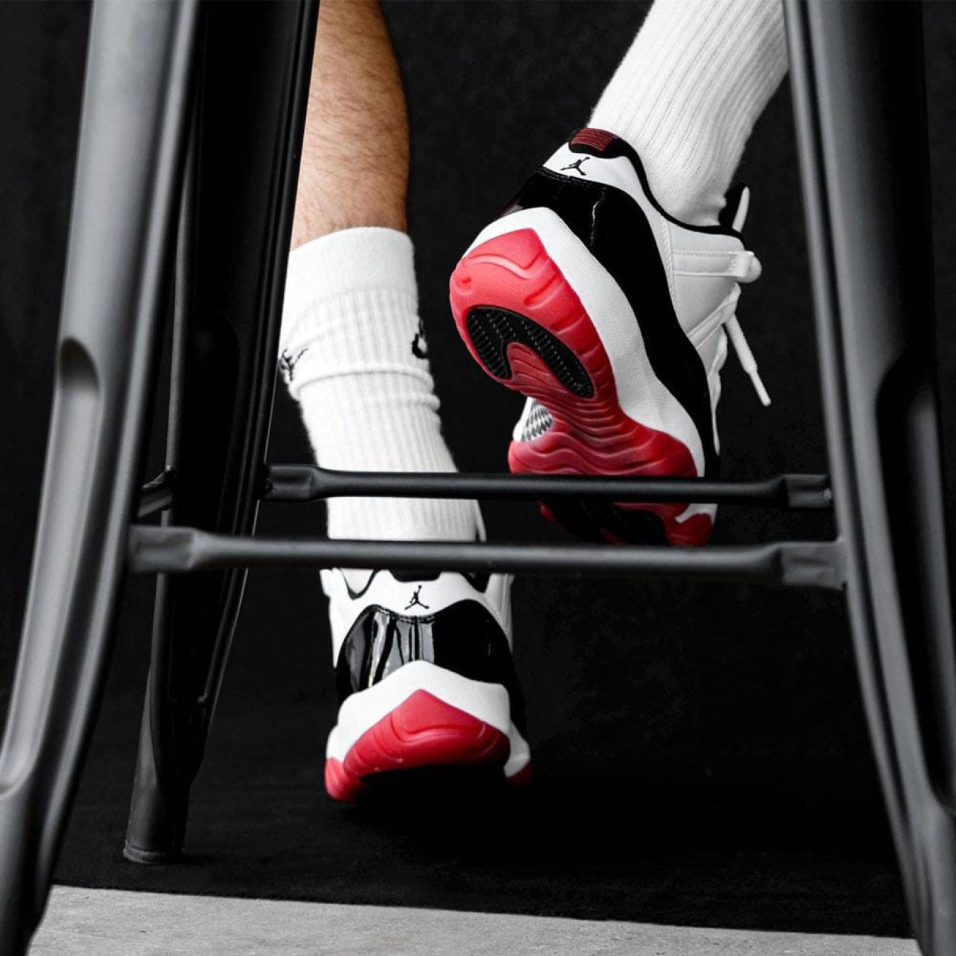 Air Jordan 11 Retro Low 'Concord-Bred' - Streetwear Fashion - thesclo.com