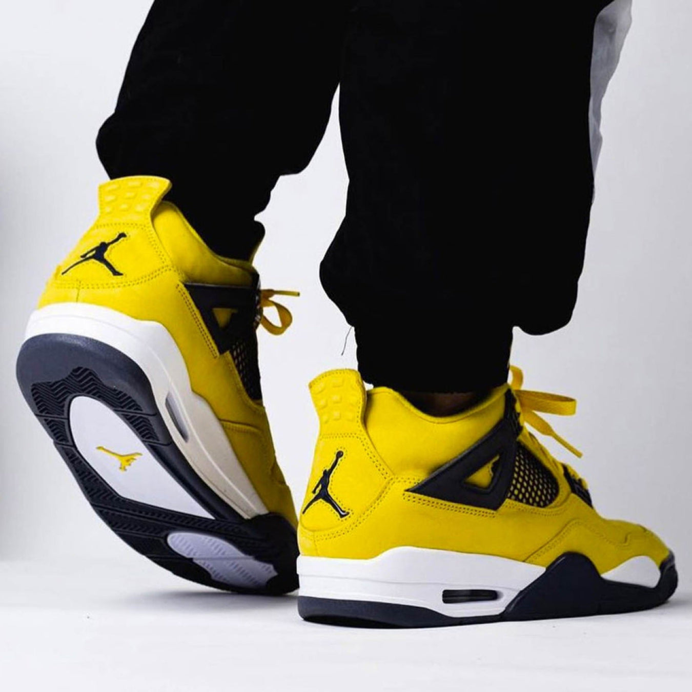 Air Jordan 4 Retro 'Lightning' 2021 - Streetwear Fashion - thesclo.com