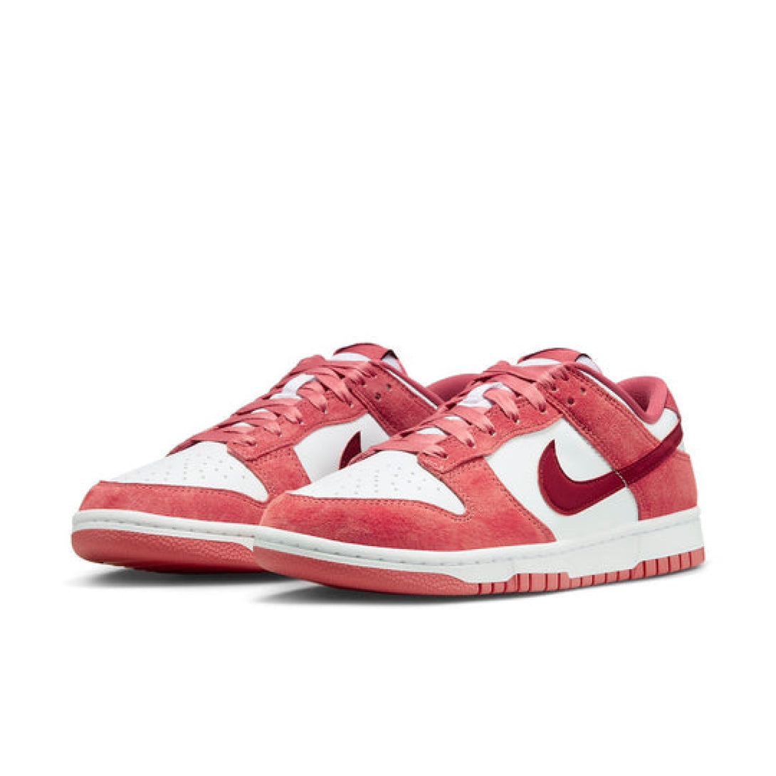 Nike Dunk Low 'Valentines Day' - Streetwear Fashion - thesclo.com