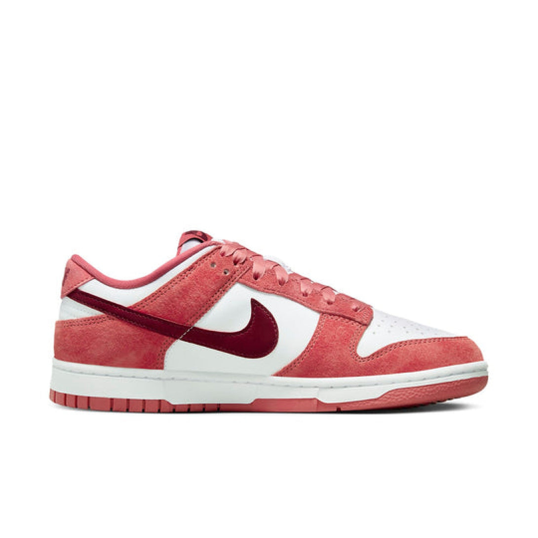 Nike Dunk Low 'Valentines Day' - Streetwear Fashion - thesclo.com